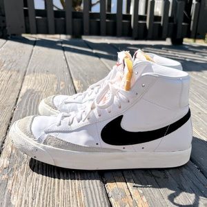 Women’s Nike blazer mid 77